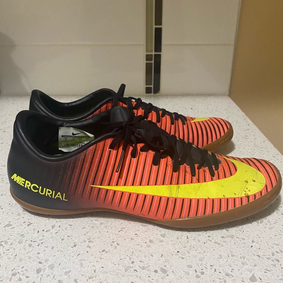 Boys Indoor Nike Cleats - Picture 5 of 5